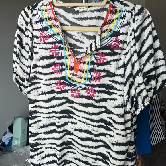 JODIFL Women's Zebra Print Embroidered Yoke Top S - Picture 2 of 8